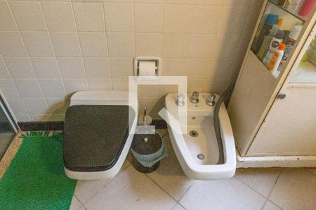 Casa à venda com 140m², 4 quartos e sem vaga Casa à venda com 140m², 4 quartos e sem vagaBanheiro
