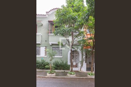 Casa à venda com 140m², 4 quartos e sem vaga Casa à venda com 140m², 4 quartos e sem vagaFachada