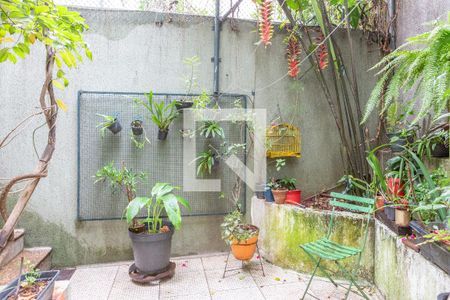 Casa à venda com 140m², 4 quartos e sem vaga Casa à venda com 140m², 4 quartos e sem vagaQuintal