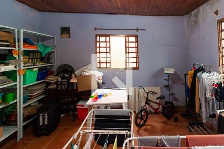 Casa à venda com 180m², 3 quartos e 2 vagasÁrea de serviço