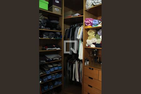 Casa à venda com 370m², 3 quartos e 5 vagas Casa à venda com 370m², 3 quartos e 5 vagasCloset da suíte