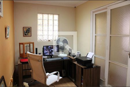 Casa à venda com 370m², 3 quartos e 5 vagas Casa à venda com 370m², 3 quartos e 5 vagasEscritório