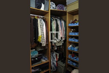 Casa à venda com 370m², 3 quartos e 5 vagas Casa à venda com 370m², 3 quartos e 5 vagasCloset da suíte