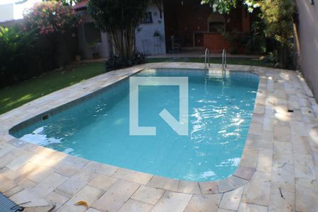 Casa à venda com 650m², 3 quartos e 2 vagasÁrea comum - Piscina