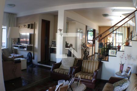 Sala de casa à venda com 3 quartos, 650m² em Pechincha, Rio de Janeiro