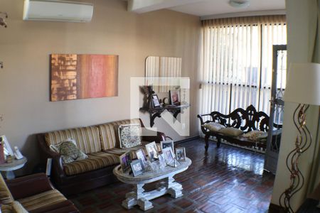 Sala de casa à venda com 3 quartos, 650m² em Pechincha, Rio de Janeiro