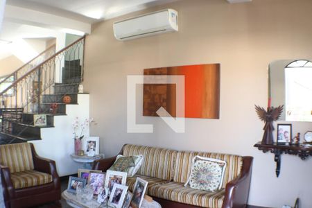 Sala de casa à venda com 3 quartos, 650m² em Pechincha, Rio de Janeiro