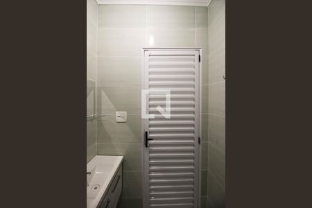 Banheiro de casa para alugar com 1 quarto, 47m² em Jardim Tietê, São Paulo