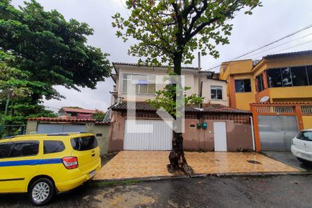 Casa à venda com 68m², 2 quartos e 2 vagasFachada - Plaquinha