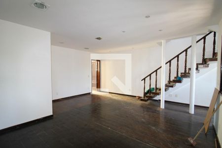 Casa à venda com 380m², 4 quartos e 6 vagasSala 1