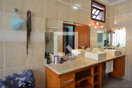 Casa à venda com 479m², 4 quartos e 12 vagasBanheiro da Suíte 1