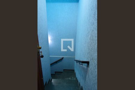 Casa à venda com 479m², 4 quartos e 12 vagasEscada para a garagem