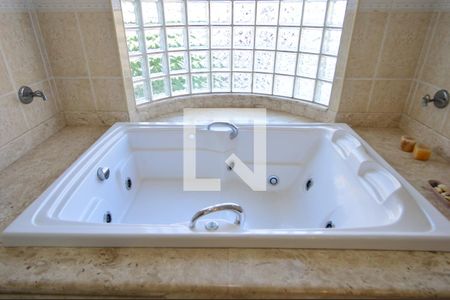 Casa à venda com 479m², 4 quartos e 12 vagasBanheiro da Suíte 1