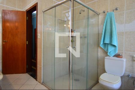 Casa à venda com 479m², 4 quartos e 12 vagasBanheiro da Suíte 1