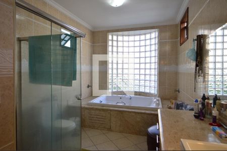 Casa à venda com 479m², 4 quartos e 12 vagasBanheiro da Suíte 1