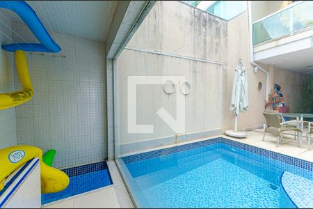 Casa à venda com 200m², 3 quartos e 1 vagaPiscina