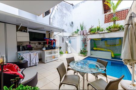 Casa à venda com 200m², 3 quartos e 1 vagaPiscina