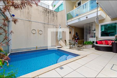 Casa à venda com 200m², 3 quartos e 1 vagaPiscina