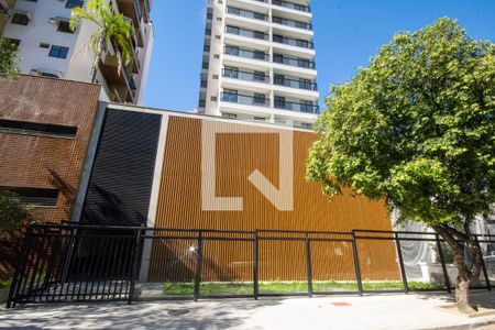 Apartamento à venda com 119m², 2 quartos e 2 vagas Apartamento à venda com 119m², 2 quartos e 2 vagasFachada e portaria