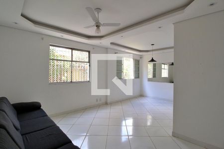 Sala de apartamento para alugar com 2 quartos, 90m² em Vila Marieta, Campinas
