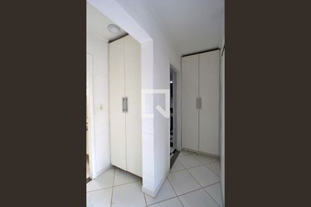 Corredor - Armários de apartamento para alugar com 2 quartos, 90m² em Vila Marieta, Campinas