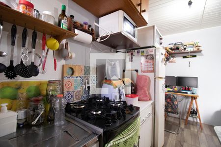 Cozinha de kitnet/studio à venda com 1 quarto, 25m² em Glória, Porto Alegre
