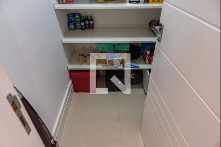 Apartamento à venda com 164m², 3 quartos e 3 vagas Apartamento à venda com 164m², 3 quartos e 3 vagasDespensa