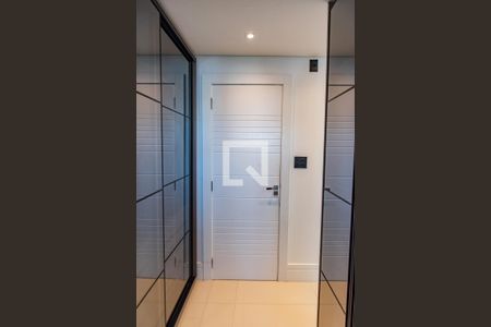 Apartamento à venda com 164m², 3 quartos e 3 vagas Apartamento à venda com 164m², 3 quartos e 3 vagasCloset da suíte
