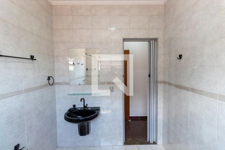 Casa à venda com 250m², 2 quartos e 2 vagasBanheiro da Suíte 2