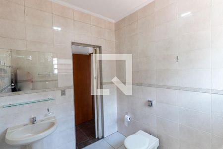 Casa à venda com 250m², 2 quartos e 2 vagasBanheiro da Suíte 1