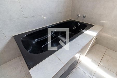 Casa à venda com 250m², 2 quartos e 2 vagasBanheiro da Suíte 2