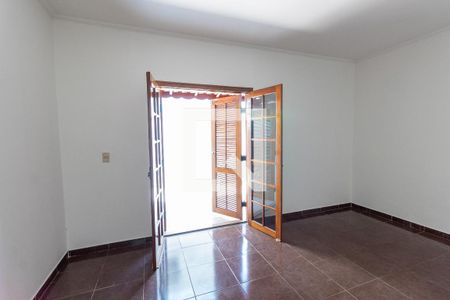 Casa à venda com 250m², 2 quartos e 2 vagasQuarto Suíte 2