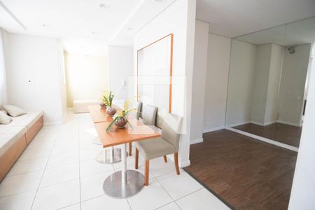 Apartamento à venda com 65m², 2 quartos e 1 vaga Apartamento à venda com 65m², 2 quartos e 1 vagaÁrea comum - Salão de festas