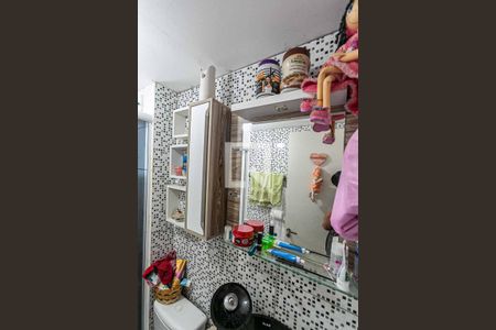 Banheiro de apartamento à venda com 2 quartos, 47m² em Vila Nova, Porto Alegre