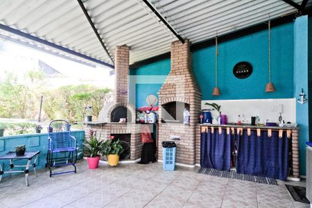 Casa à venda com 175m², 4 quartos e 1 vaga Casa à venda com 175m², 4 quartos e 1 vagaQuintal