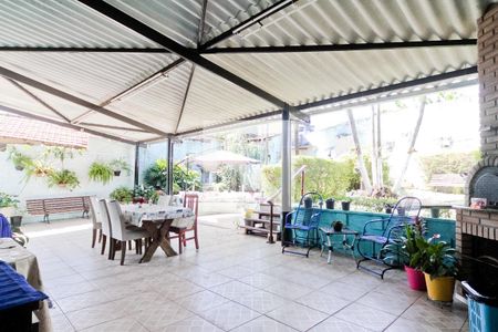 Casa à venda com 175m², 4 quartos e 1 vaga Casa à venda com 175m², 4 quartos e 1 vagaQuintal