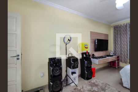 Casa à venda com 210m², 4 quartos e 1 vagaSuíte 1