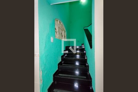 Casa à venda com 210m², 4 quartos e 1 vagaEscada