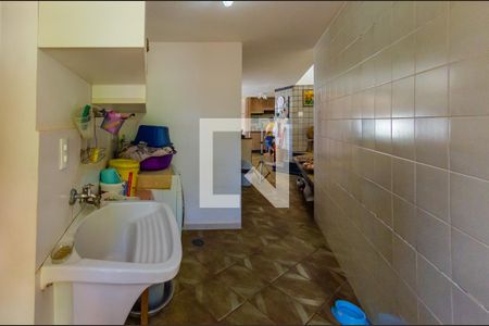 Casa de condomínio à venda com 1400m², 5 quartos e 2 vagas Casa de condomínio à venda com 1400m², 5 quartos e 2 vagasÁrea de Serviço