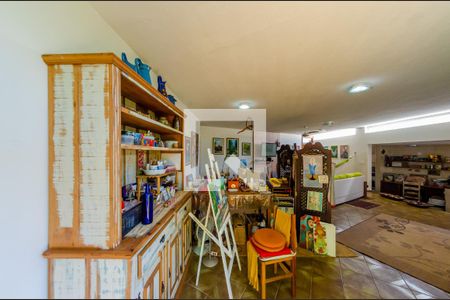 Casa de condomínio à venda com 1400m², 5 quartos e 2 vagas Casa de condomínio à venda com 1400m², 5 quartos e 2 vagasSala de TV