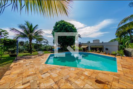 Casa de condomínio à venda com 1400m², 5 quartos e 2 vagas Casa de condomínio à venda com 1400m², 5 quartos e 2 vagasPiscina