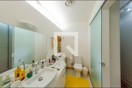 Casa de condomínio à venda com 1400m², 5 quartos e 2 vagas Casa de condomínio à venda com 1400m², 5 quartos e 2 vagasBanheiro da Suíte 1