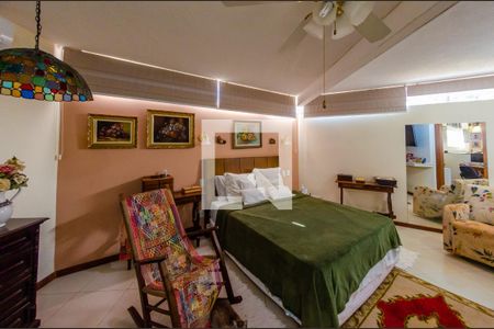 Casa de condomínio à venda com 1400m², 5 quartos e 2 vagas Casa de condomínio à venda com 1400m², 5 quartos e 2 vagasSuíte 1