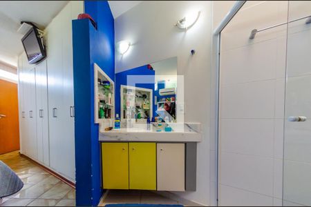 Casa de condomínio à venda com 1400m², 5 quartos e 2 vagas Casa de condomínio à venda com 1400m², 5 quartos e 2 vagasBanheiro da Suíte 3