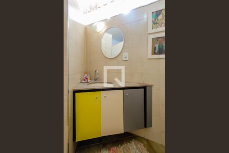 Casa de condomínio à venda com 1400m², 5 quartos e 2 vagas Casa de condomínio à venda com 1400m², 5 quartos e 2 vagasBanheiro da Suíte 2