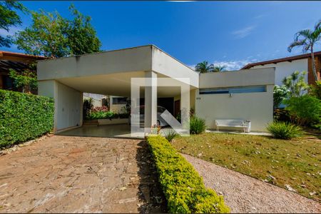 Casa de condomínio à venda com 1400m², 5 quartos e 2 vagas Casa de condomínio à venda com 1400m², 5 quartos e 2 vagasFachada