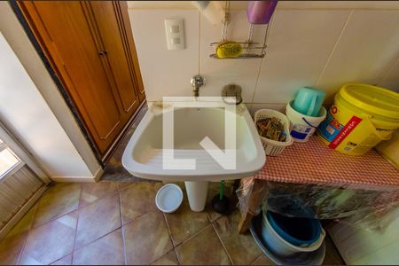 Casa de condomínio à venda com 1400m², 5 quartos e 2 vagas Casa de condomínio à venda com 1400m², 5 quartos e 2 vagasÁrea de Serviço