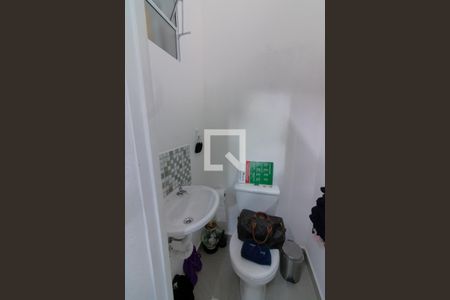 Casa à venda com 110m², 2 quartos e 1 vaga Casa à venda com 110m², 2 quartos e 1 vagaBanheiro de Serviço