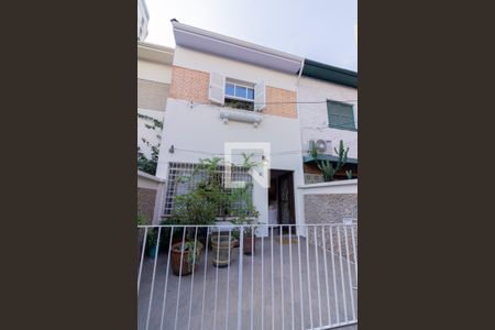 Casa à venda com 110m², 2 quartos e 1 vaga Casa à venda com 110m², 2 quartos e 1 vagaFachada