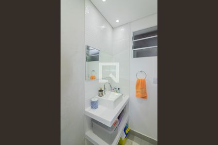 Casa à venda com 110m², 2 quartos e 1 vaga Casa à venda com 110m², 2 quartos e 1 vagaBanheiro de Serviço